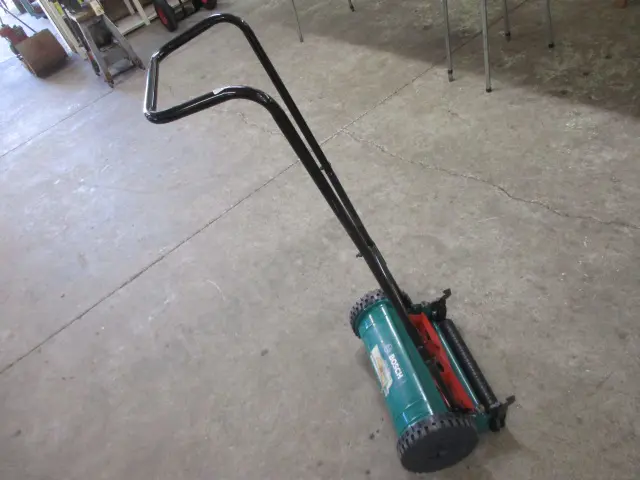 Hand Mower Image 1++