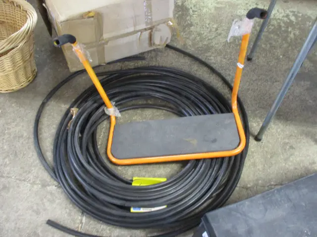 Hose and Kneeler Image 1++