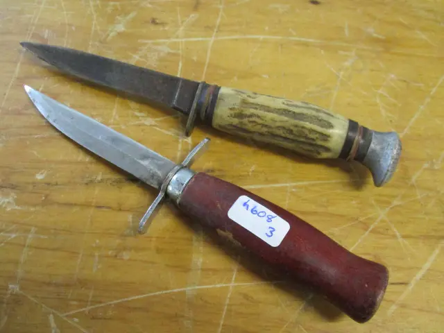2 Knives Image 1++