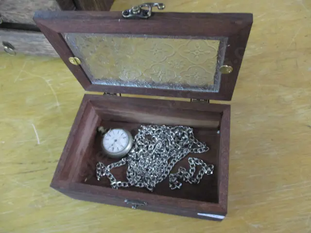 Trinket Box and Contents Image 1++