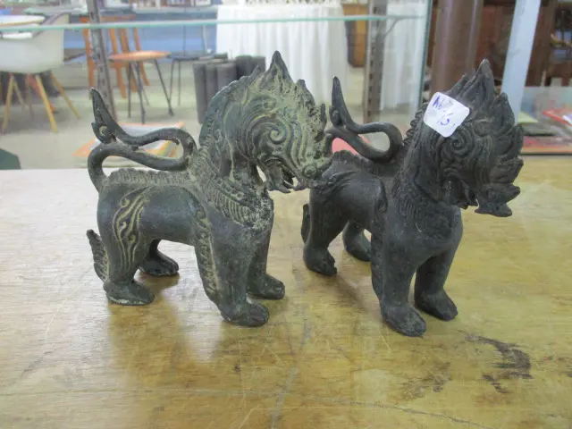 Bronze Lions Image 1++