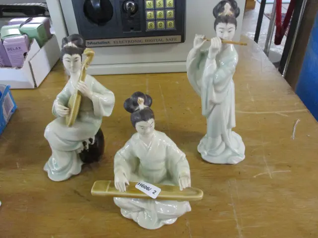 Figurines Image 1++