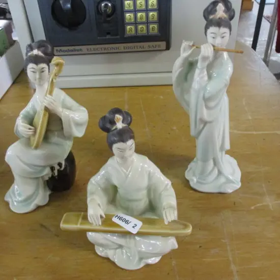 Figurines