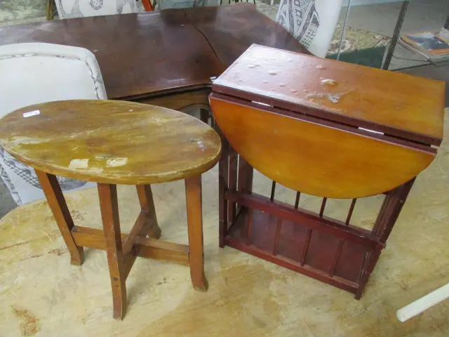 2 Side Tables Image 1++