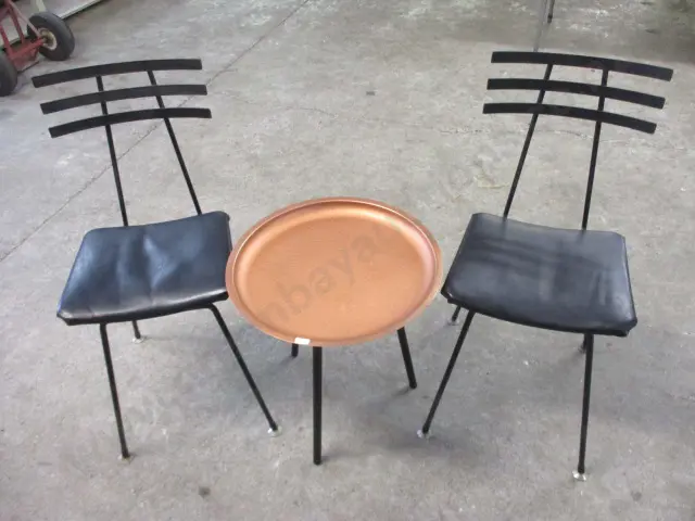 Chairs and Side Table Image 1++
