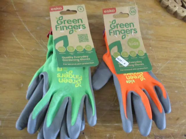 Gloves Image 1++