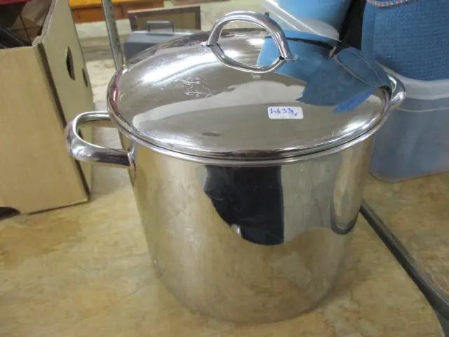 Saucepan Image 1++