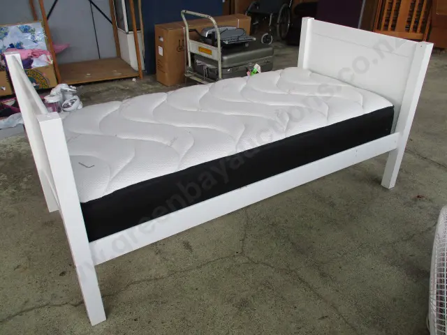 Single Bed Image 1++