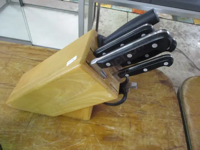 Knife Block Image 1++
