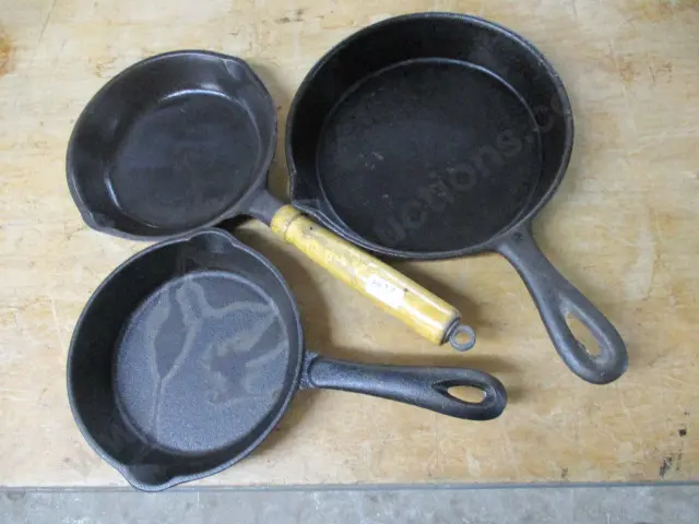 Cast Iron Pans Image 1++