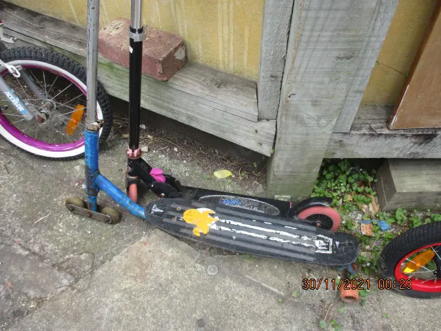 2 Scooters Image 1++