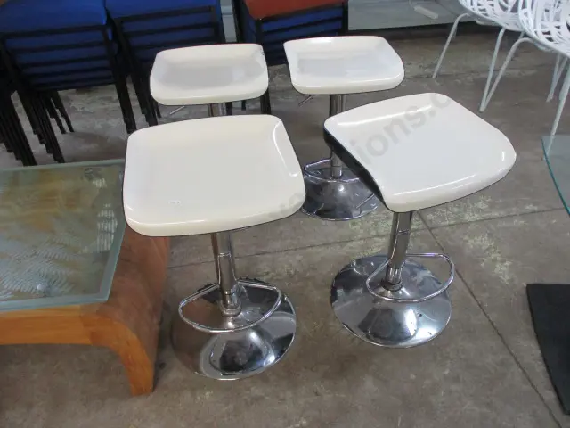4 Stools Image 1++
