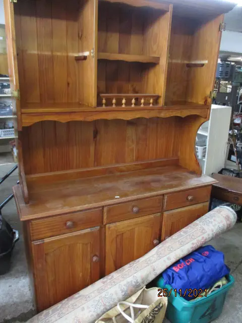 Hutch Dresser Image 1++