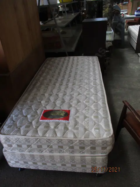 Single Bed Image 1++