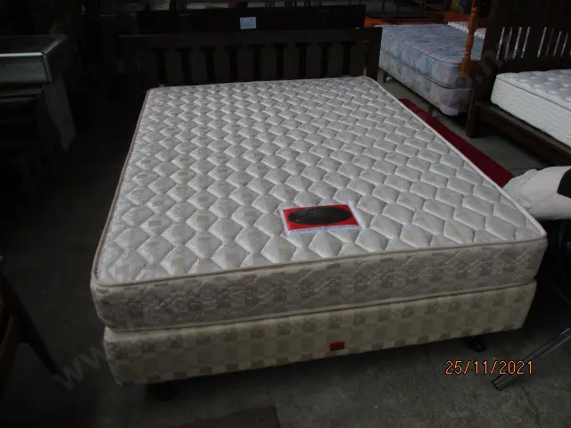 Queen Bed Image 1++