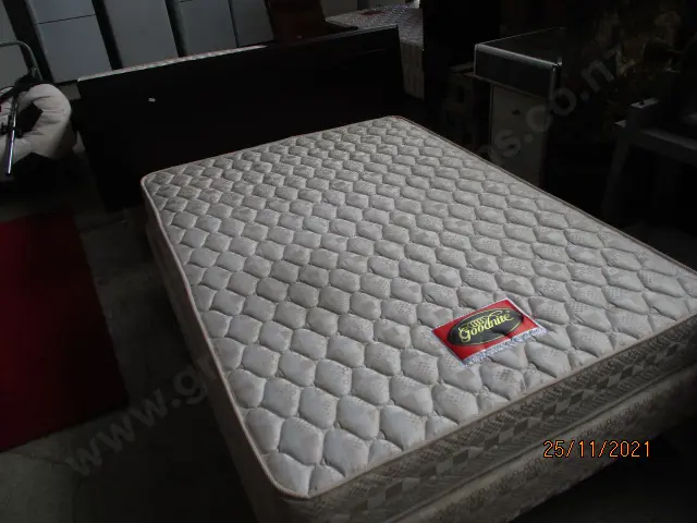 Double Bed Image 1++