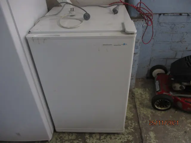Underbench Fridge Image 1++