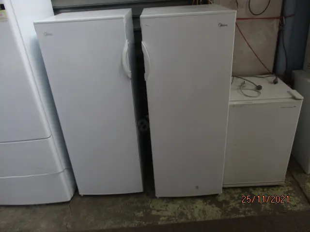 Side By Side Fridge and Freezer Image 1++