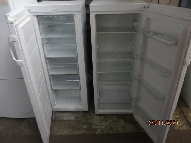 Side By Side Fridge and Freezer Image 1++