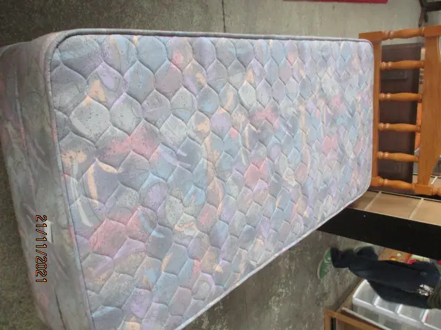 Single Bed Image 1++