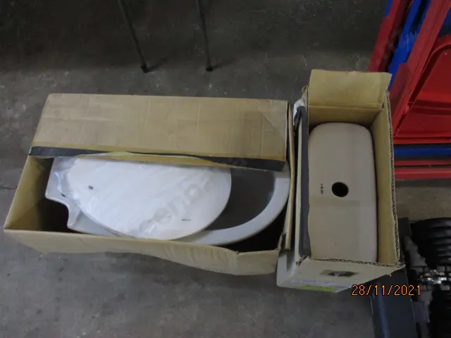 Toilet and Cistern Image 1++