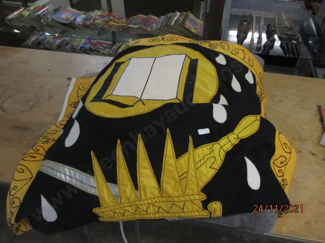 Cushion a\nd Flag Image 1++