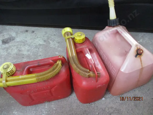 3 Gas Cans Image 1++