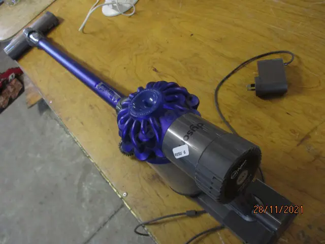 Dyson V6 Animal Vac Image 1++