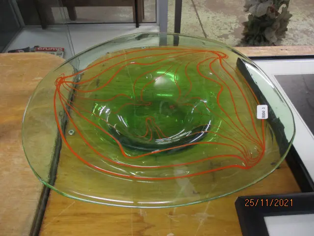 Art Glass Bowl Image 1++
