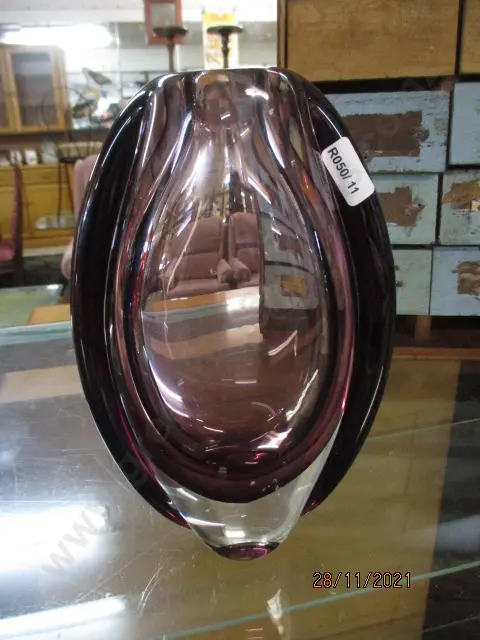 Art Glass Vase Image 1++