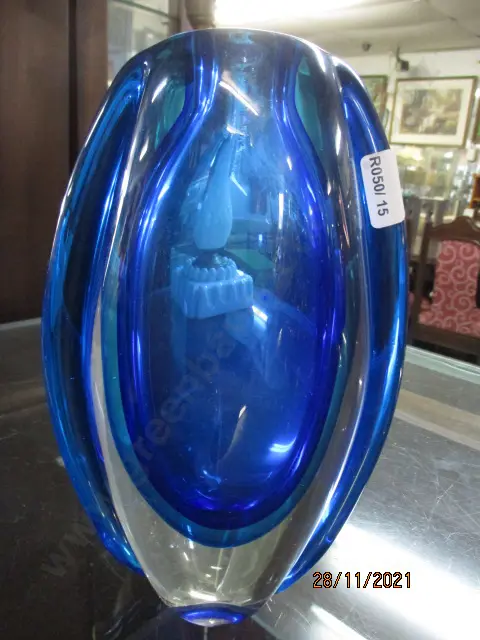 Art Glass Vase Image 1++