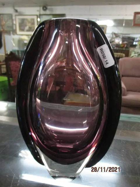 Art Glass Vase Image 1++