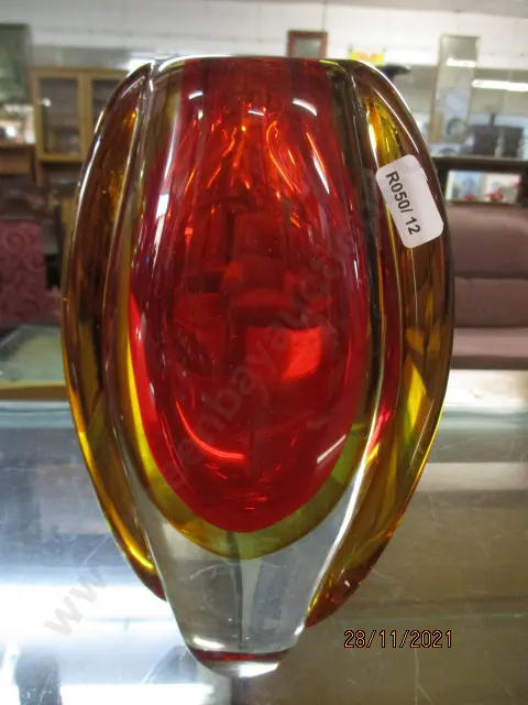 Art Glass Vase Image 1++