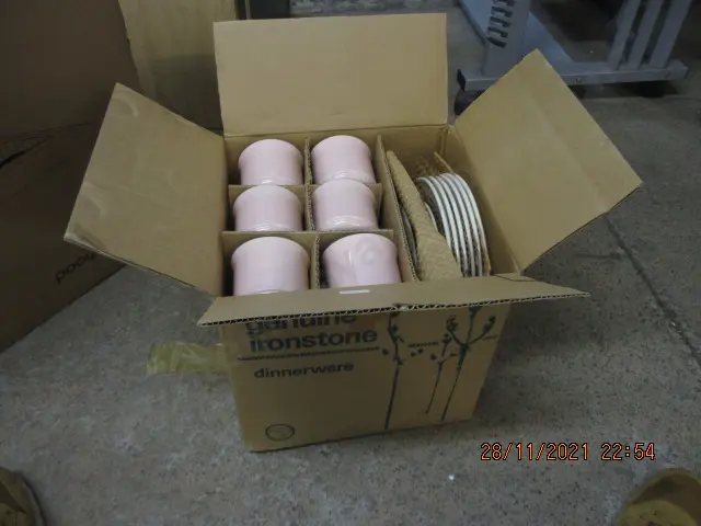 C/Lynn Dinnerset Image 1++