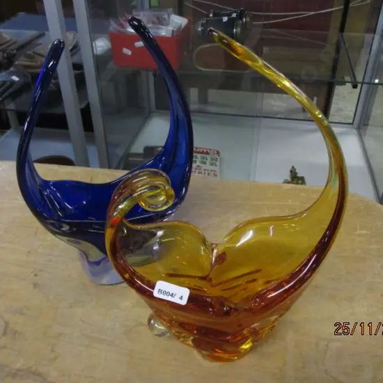 2 Pieces art Glass