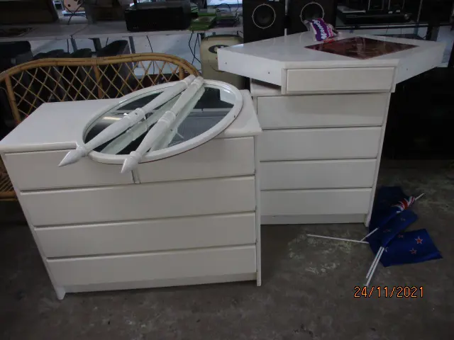 Retro Corner Dresser Image 1++