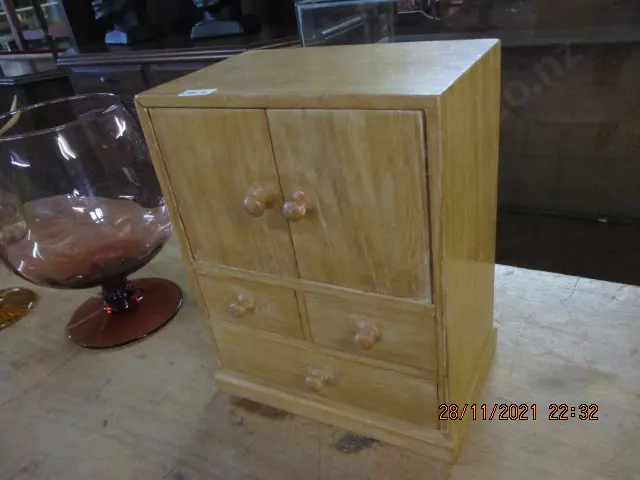 Trinket Cabinet Image 1++