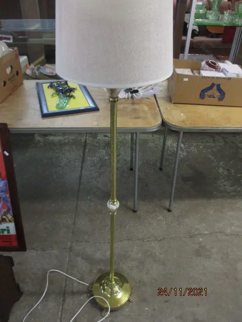 Brass Std Lamp Image 1++