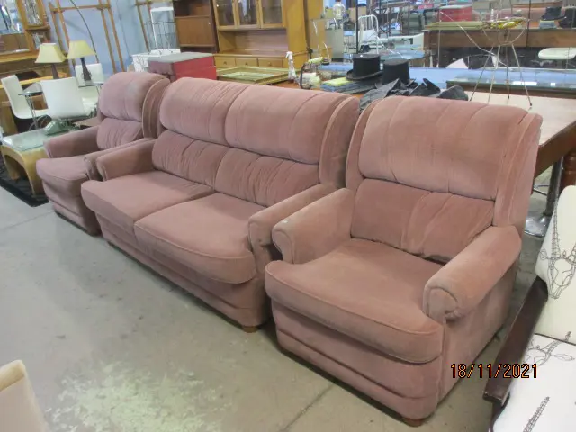 3 Piece Suite Image 1++