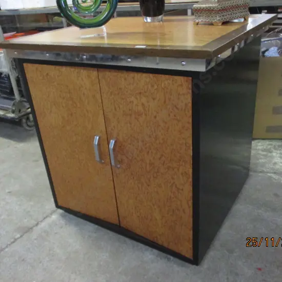 Mid Century Cab