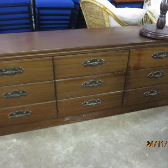 9 Drawer Lowboiy
