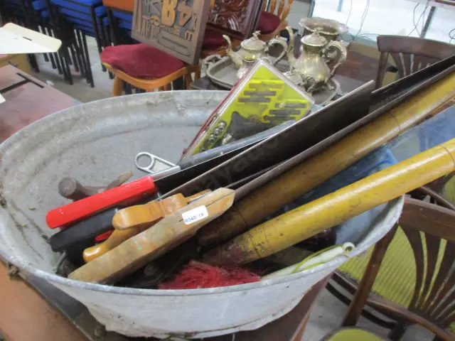 Tub of Tools Image 1++
