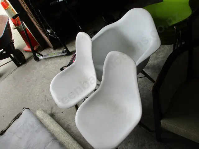 3 Resin Chairs Image 1++