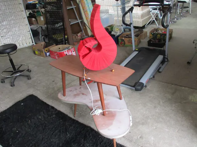2 Coffee Tables and Lamp Image 1++