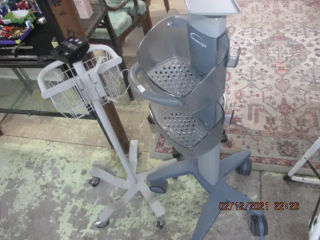 3 Hairdressers Trolleys Image 1++