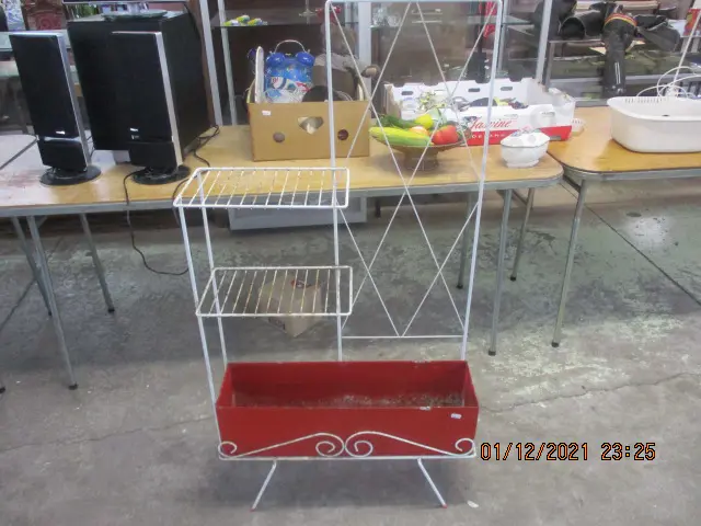 Retro Plantstand Image 1++