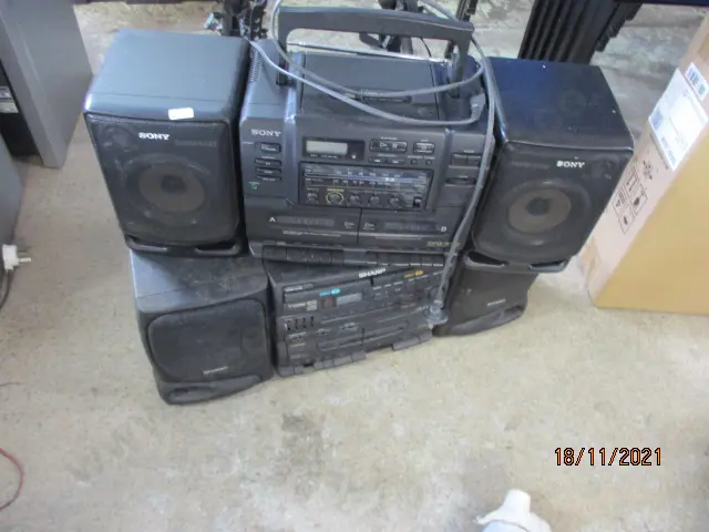 2 Stereos Image 1++