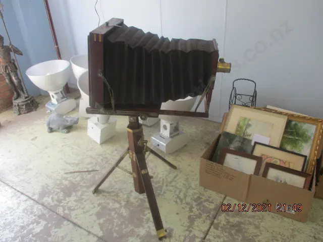Large Vintage Camera Image 1++