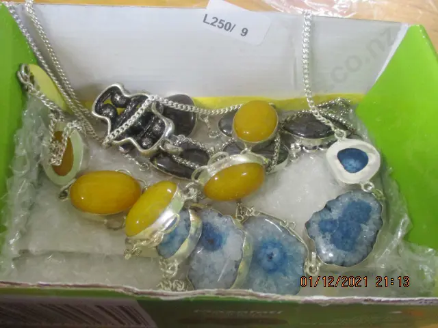 Box Necklaces Image 1++