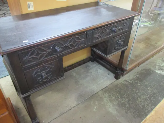 Kneehole desk Image 1++